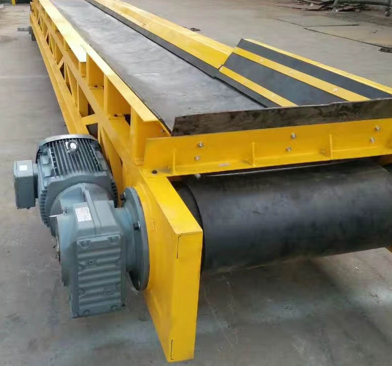槽型皮帶輸送機展示圖.jpg 槽型皮帶輸送機展示圖.jpg