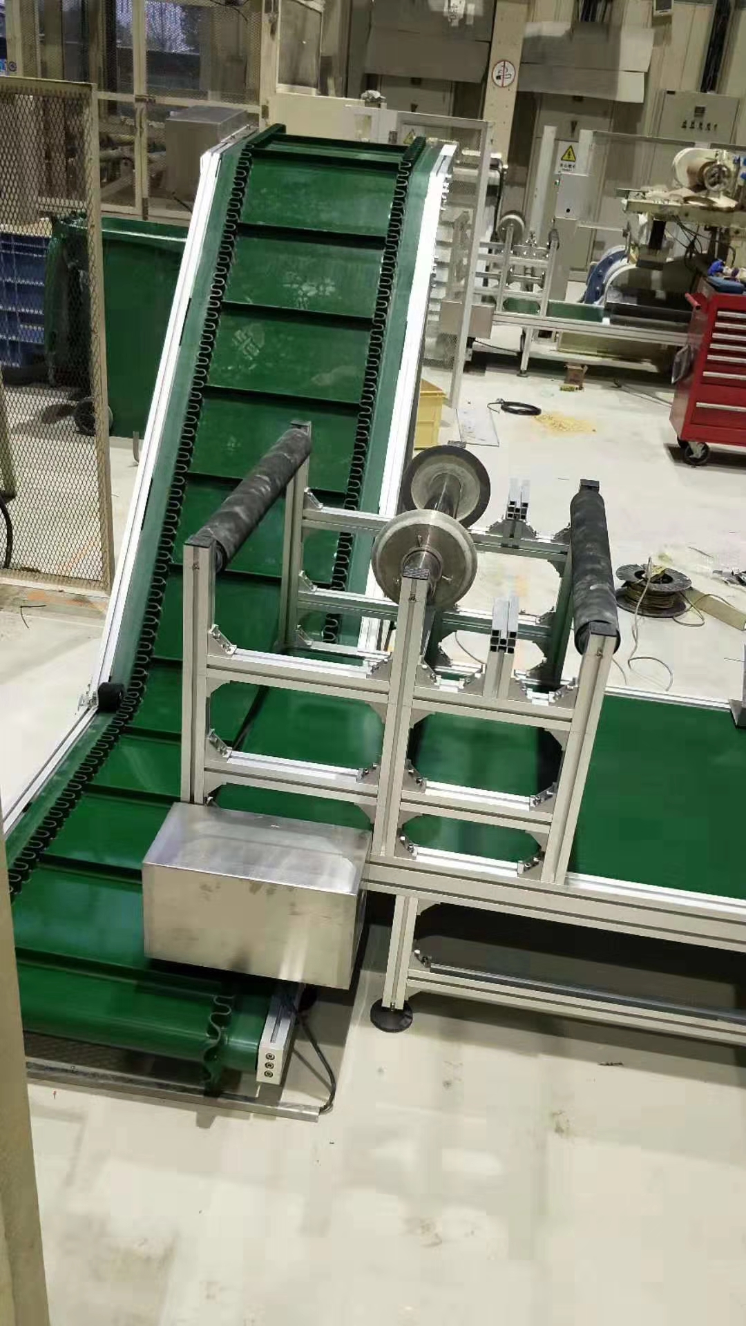 擋板煙臺(tái)皮帶輸送機(jī).jpg 擋板煙臺(tái)皮帶輸送機(jī).jpg